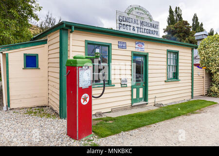 cardona general store heritage building new zealand cardrona a former goldrush town Crown Range road cardrona New Zealand South Island Stock Photo