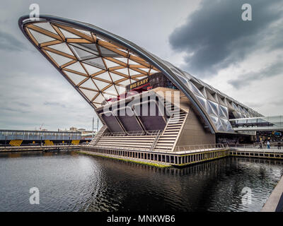 Crossrail Place, the structure within Canary Wharf station that is above the Crossrail plaforms. It was designed by Norman Foster and rises from the I Stock Photo