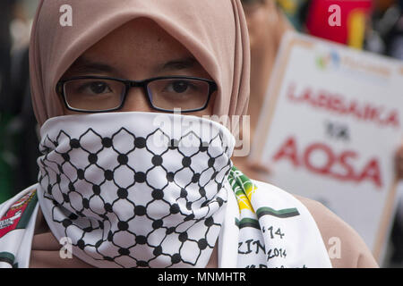 Kuala Lumpur, Malaysia. 18th May, 2018. A lady seen gathering to show her support against the Israel cruelty.Even it is the holy Ramadhan, hundreds of Muslim in Malaysia marched in front of the United State embassy at Kuala Lumpur to protest Israel cruelty action against the Palestinian peoples. Credit: Faris Hadziq/SOPA Images/ZUMA Wire/Alamy Live News Stock Photo