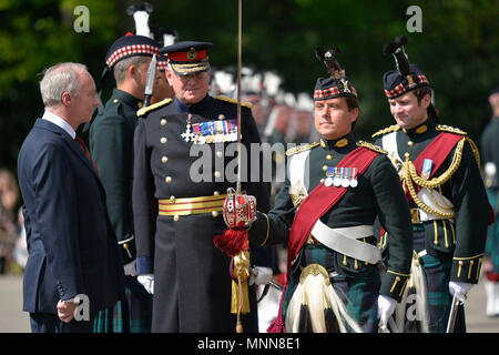 Members of Balaklava Company, 5th Battalion The Royal Regiment of Scotland, take part in a ceremony to welcome Richard Scott, 10th Duke of Buccleuch (left), to Holyrood Palace in Edinburgh in his role as Lord High Commissioner, the Queen's representative at the Church of Scotland General Assembly. Stock Photo