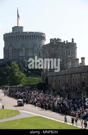 Windsor, UK, 19th May, 2018. Guests wait in Windsor Castle for the royal wedding of Prince Harry and his bride Meghan Markle in Windsor, Britain on May 19, 2018. Credit: Han Yan/Xinhua/Alamy Live News Stock Photo