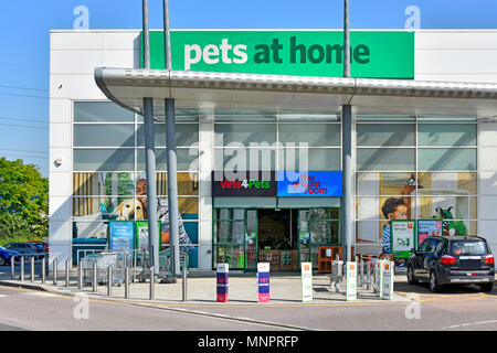 Pets at Home retail park shopping business with Vets4Pets sign in Lakeside Retail Park car parking at store shop front West Thurrock Essex England UK Stock Photo