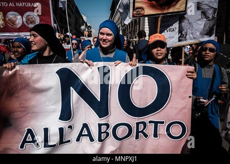 Rome, Italy. 19th May, 2018. Thousands of pro-life and anti-abortion demonstrators gathered for the annual 'March for Life' to protest against abortion and euthanasia and to proclaim the universal value of the right to life. Credit: Giuseppe Ciccia/Pacific Press/Alamy Live News Stock Photo