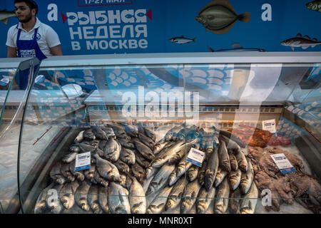 Counter with fresh fish during the Moscow festival 'Fish Week' on  Revolution Square in Moscow, Russia Stock Photo