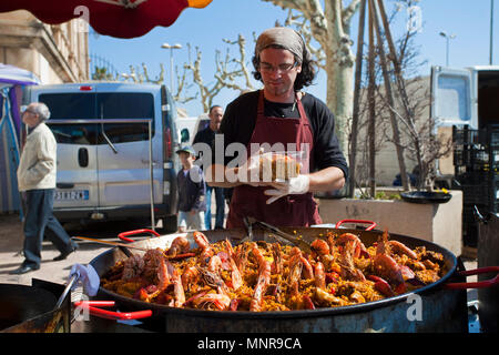 Street market, man sells Paella with prawns, La Ciotat, Bouches-du-Rhone, Provence-Alpes-Côte d’Azur, South France, France, Europe Stock Photo