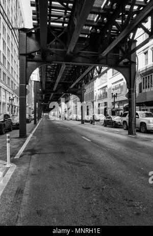 Elevated train track The Loop running down street in Chicago, USA Stock ...