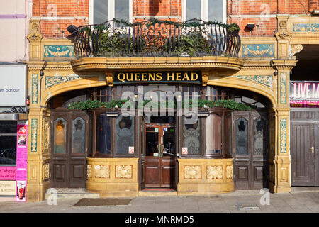 Tiled and decorative front of the Queens Head public house in Ramsgate, Kent Stock Photo