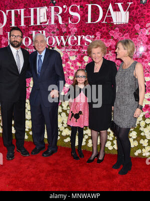 Garry Marshall, wife Barbara, and family  at the Mother's Day Premiere at the TCL Chinese Theatre in Los Angeles. April 13, 2016.Garry Marshall, wife Barbara, and family ------------- Red Carpet Event, Vertical, USA, Film Industry, Celebrities,  Photography, Bestof, Arts Culture and Entertainment, Topix Celebrities fashion /  Vertical, Best of, Event in Hollywood Life - California,  Red Carpet and backstage, USA, Film Industry, Celebrities,  movie celebrities, TV celebrities, Music celebrities, Photography, Bestof, Arts Culture and Entertainment,  Topix, vertical,  family from from the year ,  Stock Photo