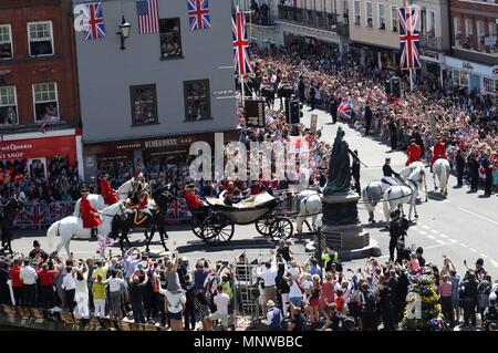 (180519) -- WINDSOR, mayo 19, 2018 (Xinhua) -- Los duques de Sussex, el prÃncipe Enrique y Meghan Markle, dan un paseo en carruaje despuÃ©s de su boda real celebrada en el Castillo de Windsor, en Windsor, Reino Unido, el 19 de mayo de 2018.  Cordon Press Stock Photo