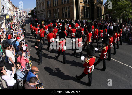 Windsor, UK, 19 May 2018. The band of the Irish Guards make their way to the Chapel. Royal Wedding of HRH Prince Harry (of Wales) and Meghan Markle, Windsor, Berkshire, on May 19, 2018. Credit: Paul Marriott/Alamy Live News Stock Photo