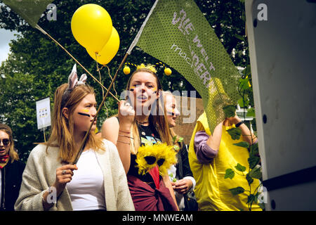 Hamburg, Germany. 19th May 2018. Women chanting at the March against Monsanto in Hamburg. Hundreds of protesters took part in the March Against Monsanto in Hamburg.  The MARCH AGAINST MONSANTO is the world's largest protest march against Monsanto around the world. Since 2013, hundreds of cities have been protesting at every year against the destructive industry of Monsanto & Co. Corporations like Monsanto are trying to gain complete control of our food through seed patents. Credit: SOPA Images Limited/Alamy Live News Stock Photo