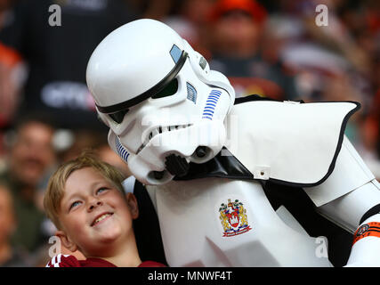 St James Park, Newcastle, UK. 19th May, 2018. Dacia Magic Weekend of Rugby League; Wigan Warriors versus Warrington Wolves; A St Helens supporting Stormtrooper with a fan Credit: Action Plus Sports/Alamy Live News Stock Photo