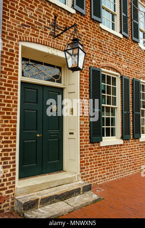 Front door on Virginia House, 701 Caroline Street, Fredericksburg, Virginia Stock Photo