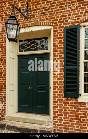 Front door on Virginia House, 701 Caroline Street, Fredericksburg, Virginia Stock Photo