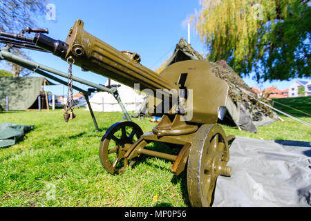 Russian World War Two Maxim heavy machine gun on wheels Stock Photo - Alamy