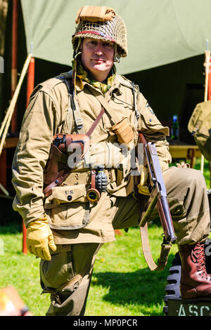 Salute to the 40s popular event at Sandwich in Kent. World war two American soldier standing in full battle kit. Stock Photo