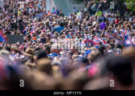 19 May 2018 - 100,000 royal fans watch as the car of Meghan Markle and her mother Doria Ragland drive along the Long Walk to the royal wedding. Stock Photo