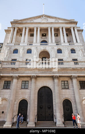 Bank of England on Threadneedle Street in the heart of London’s financial district Stock Photo