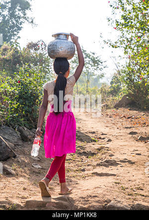Young girl carrying water in a pot on her head, Sakwa village, Meghalaya, India Stock Photo