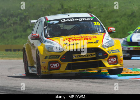 Andover, Hampshire, UK. 20th May, 2018. James Cole (Team Shredded Wheat Racing/Gallagher) racing at Thruxton Race Circuit during the Dunlop MSA British Touring Car Championship at Thruxton Race Circuit, Andover, Hampshire, United Kingdom. With the highest average speed of any track visited by the BTCC, Thruxton's 2.4 mile circuit provides some of the biggest thrills and spills in motor sport and has earned a reputation of being a true driver's track. Credit: Michael Preston/Alamy Live News Stock Photo