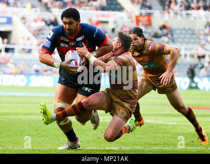 St James Park, Newcastle, UK. 20th May, 2018. Dacia Magic Weekend of Rugby League; Wakefield Trinity versus Huddersfield Giants; Pauli Pauli of Wakefield Trinity is tackled by Danny Brough of Huddersfield Giants Credit: Action Plus Sports/Alamy Live News Stock Photo