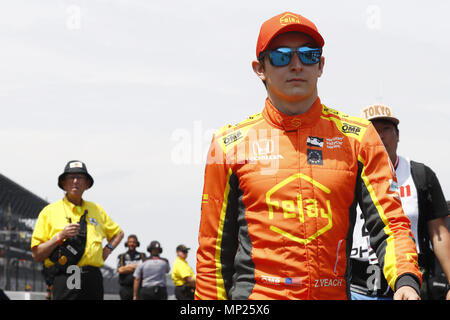 Indianapolis, Indiana, USA. 20th May, 2018. ZACH VEACH (26) of the United Stated hangs out on pit road before qualifying for the Indianapolis 500 at the Indianapolis Motor Speedway in Indianapolis, Indiana. Credit: Chris Owens Asp Inc/ASP/ZUMA Wire/Alamy Live News Stock Photo