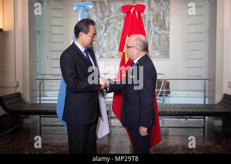 Buenos Aires, Argentina. 20th May, 2018. Chinese State Councilor and Foreign Minister Wang Yi (L) meets with Argentine Foreign Minister Jorge Faurie in Buenos Aires, Argentina, May 20, 2018. Credit: Martin Zabala/Xinhua/Alamy Live News Stock Photo