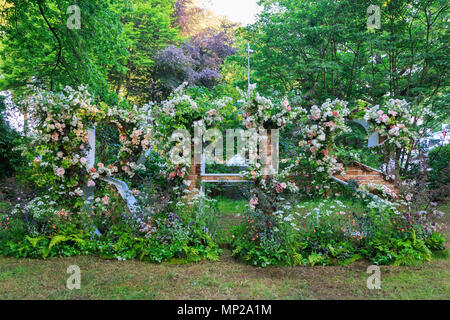 London, UK. 21 May 2018. The letters RHS are spelled out in flowers. Press Day at the 2018 RHS Chelsea Flower Show which opens to the public on tomorrow. Photo: Bettina Strenske/Alamy Live News Stock Photo