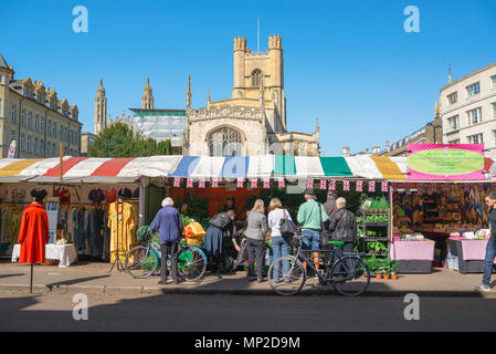 Cambridge city centre, view of people buying flowers from a plant stall in Market Hill in the centre of Cambridge, England, UK. Stock Photo