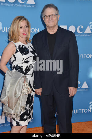 Kimberly Shlain, Albert Brooks at the MOCA Annual Gala 2015 at the Geffen Comtemporary MOCA in Los Angeles. May 30, 2015.Kimberly Shlain, Albert Brooks ------------- Red Carpet Event, Vertical, USA, Film Industry, Celebrities,  Photography, Bestof, Arts Culture and Entertainment, Topix Celebrities fashion /  Vertical, Best of, Event in Hollywood Life - California,  Red Carpet and backstage, USA, Film Industry, Celebrities,  movie celebrities, TV celebrities, Music celebrities, Photography, Bestof, Arts Culture and Entertainment,  Topix, vertical,  family from from the year , 2015, inquiry tsun Stock Photo