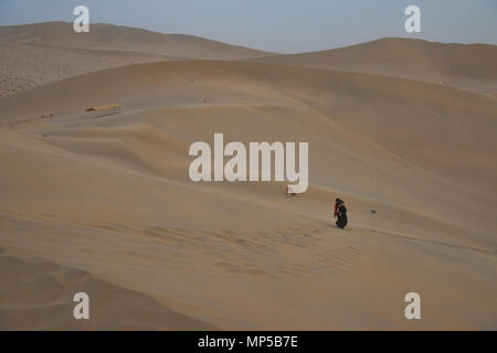 Windswept sand dunes, Mingsha Shan (Singing Sands Mountain), Dunhuang, Gansu, China Stock Photo