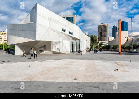 Israel, Tel Aviv-Yafo - November 24, 2017: Exterior view of the Herta and Paul Amir building - the new wing of the Tel Aviv museum of art - designed b Stock Photo