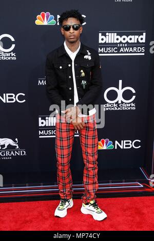 Recording artists 21 Savage (L) and Post Malone appear backstage after  winning the top Rap Song award for 'Rockstar,'' during the 2018 Billboard  Music Awards at MGM Grand Garden Arena on May