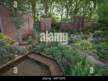 Royal Hospital Chelsea, London, UK. 21 May, 2018. Press day for the RHS Chelsea Flower Show 2018. Photo: The M&G Show Garden designed by Sarah Price. Credit: Malcolm Park/Alamy Live News. Stock Photo