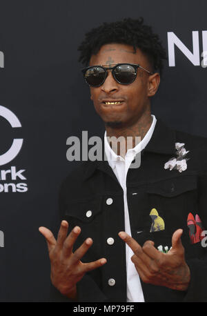 Recording artists 21 Savage (L) and Post Malone appear backstage after  winning the top Rap Song award for 'Rockstar,'' during the 2018 Billboard  Music Awards at MGM Grand Garden Arena on May