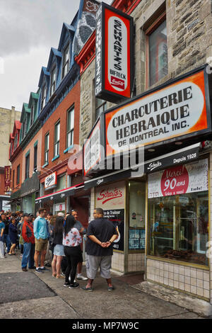 Montreal,Canada,20 May,2018.People outside Montreal's landmark Schwartz's delicatessen.Credit:Mario Beauregard/Alamy Live News Stock Photo