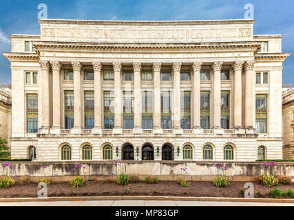 Department Of Agriculture Office Building, American Flag Flapping, In ...