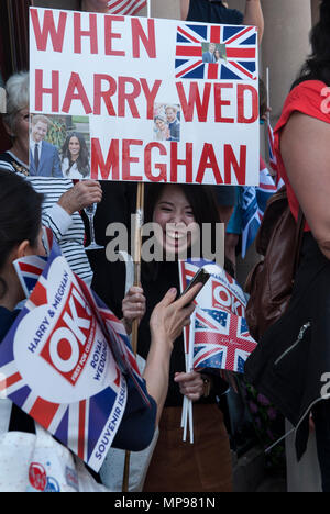 Duke and Duchess of Sussex Royal Wedding Prince Harry Meghan Markle  19 May 2018 excited women girls tourists people in crowd with  “Harry Wed Meghan” banner   Windsor watching procession  HOMER SYKES Stock Photo