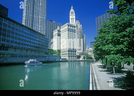 1988 HISTORICAL CHICAGO RIVER THE LOOP DOWNTOWN CHICAGO ILLINOIS USA Stock Photo