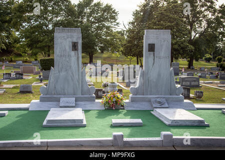 Hank Williams Memorial, Hank and Audrey Williams graves - Oakwood Cemetery, Montgomery, Alabama, USA Stock Photo