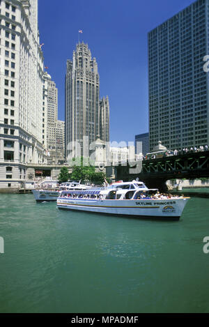 1988 HISTORICAL SIGHTSEEING TOUR BOATS CHICAGO RIVER LOOP CHICAGO ILLINOIS USA Stock Photo