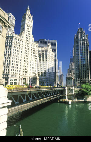 1988 HISTORICAL DUSABLE DRAWBRIDGE NORTH MICHIGAN AVENUE THE LOOP DOWNTOWN CHICAGO ILLINOIS USA Stock Photo