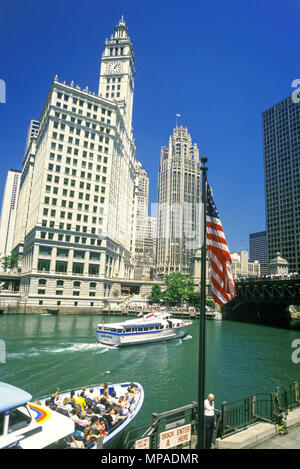 1988 HISTORICAL TOUR BOAT QUAY CHICAGO RIVER THE LOOP DOWNTOWN CHICAGO ILLINOIS USA Stock Photo