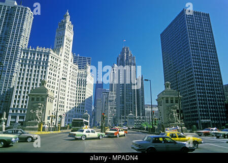 1988 HISTORICAL DUSABLE DRAWBRIDGE NORTH MICHIGAN AVENUE THE LOOP DOWNTOWN CHICAGO ILLINOIS USA Stock Photo