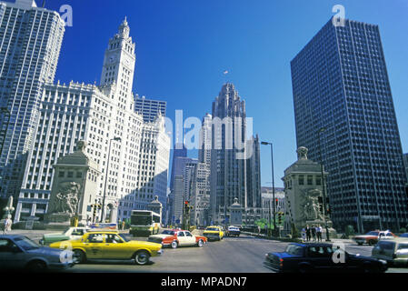 1988 HISTORICAL DUSABLE DRAWBRIDGE NORTH MICHIGAN AVENUE THE LOOP DOWNTOWN CHICAGO ILLINOIS USA Stock Photo