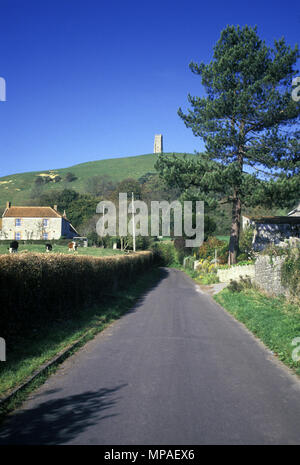 1988 HISTORICAL SMALL COUNTRY LANE GLASTONBURY TOR SOMERSET ENGLAND UK Stock Photo