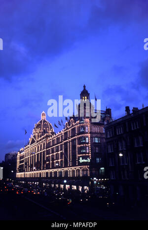 1988 HISTORICAL HARRODS DEPARTMENT STORE (©CHARLES WILLIAM STEPHENS 1939) BROMPTON ROAD KNIGHTSBRIDGE LONDON ENGLAND UK Stock Photo