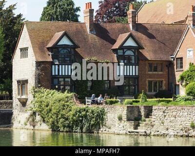 Period property by the River Thames in Abingdon, Oxfordshire Stock Photo