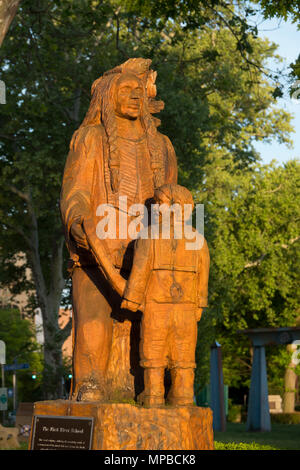 USA Pennsylvania PA Harrisburg Wood sculpture of a Susquehannock Native American and child along the Susquehanna River Stock Photo