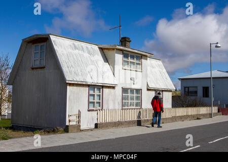 Quaint old colourful village houses in Eyrarbakki, Iceland. 21st May, 2018. South Iceland Weather. The spring sunshine highlights the old village houses.  Credit; ConradElias/AlamyLiveNews. Stock Photo